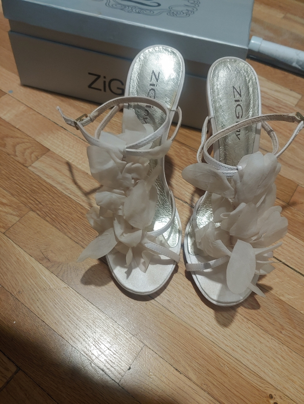 ZIGI White Floral Strappy Heels / Size 8